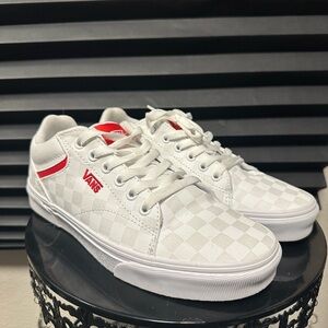 Vans Seldan Sneaker - Women's size 8 1/2
(Checkerboard)Wht/Wht/Red